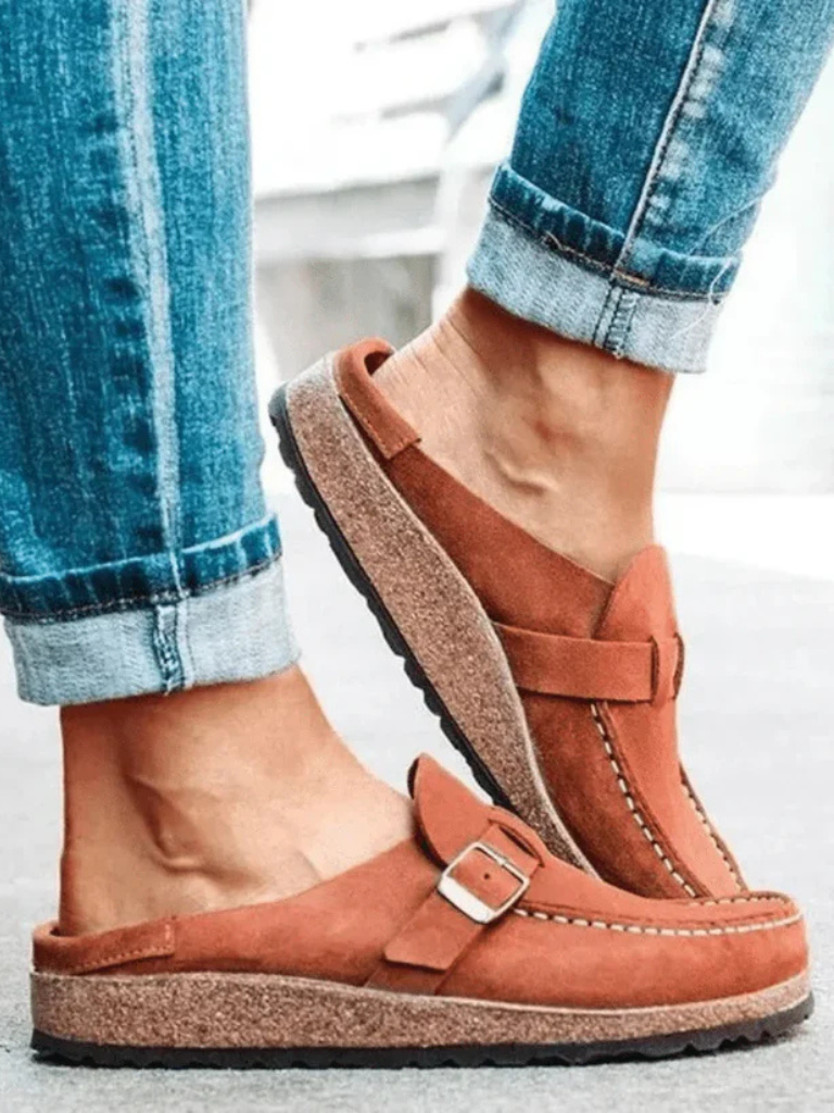 Mallorca | Suede Buckle Comfort Clogs